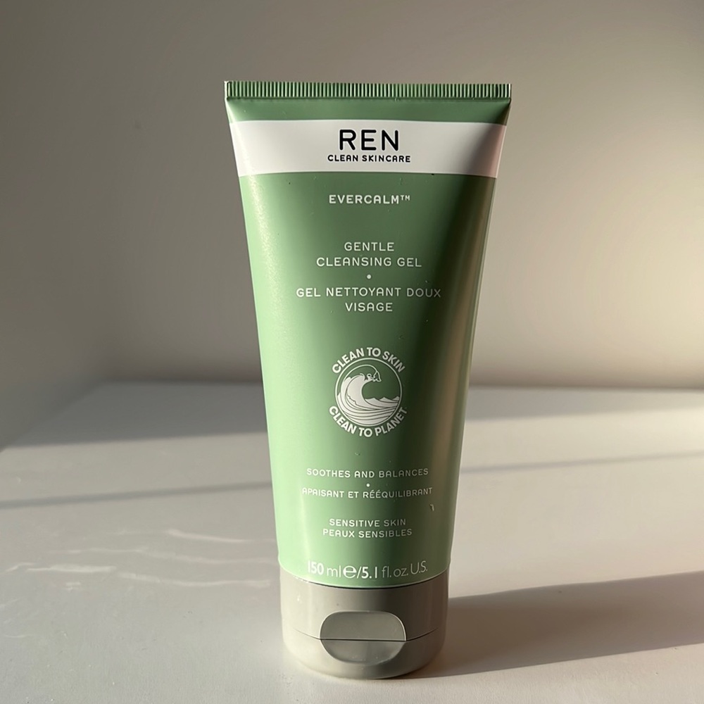 REN Evercalm Gentle Cleansing Gel - Picture 4 of 4